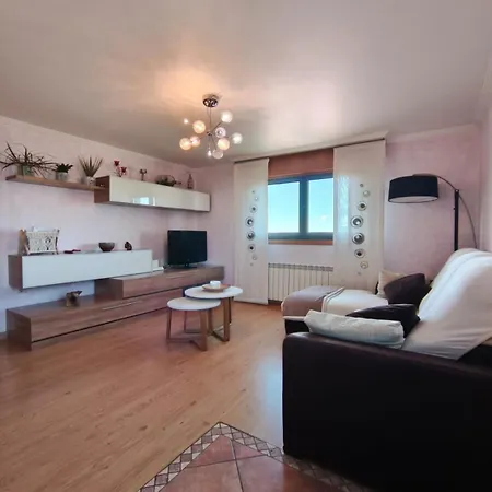 Acogedor Con Terraza Y Barbacoa 아파트